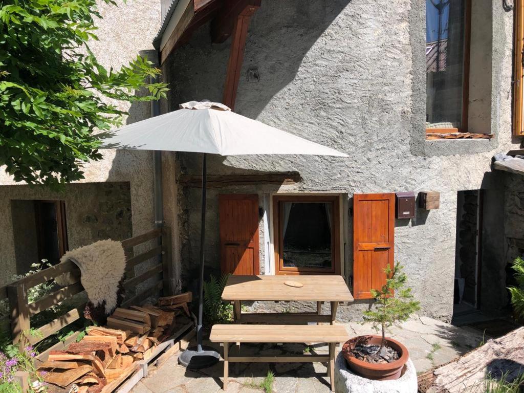 Mon Roc - Maison De Montagne Atypique Avec Vue 拉格拉沃 外观 照片
